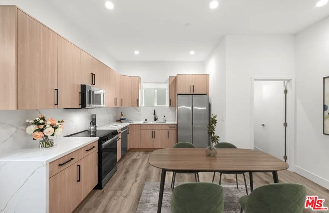 4 bd, 4 ba Townhouse in Los Angeles, CA — $4,999/mo — photo 2
