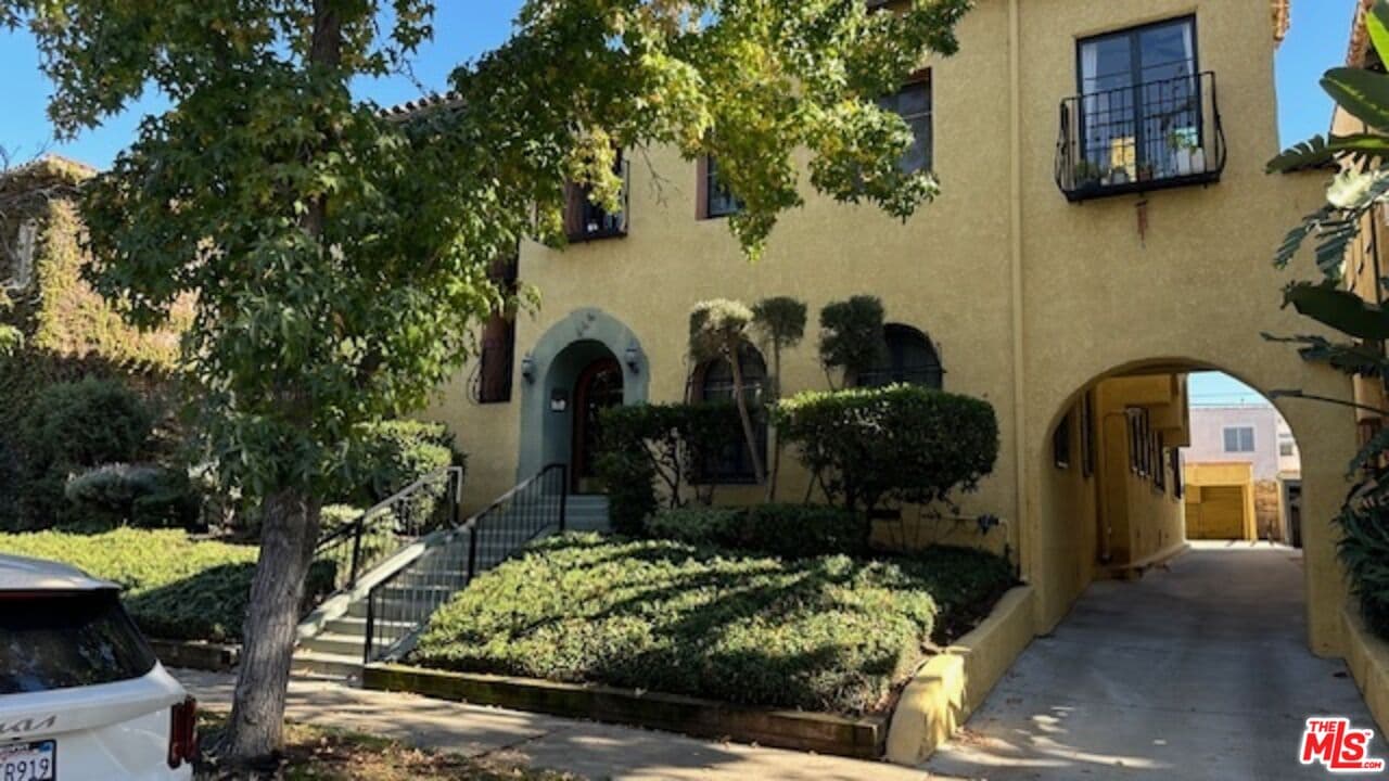 1 bd, 1 ba Townhouse in Los Angeles, CA — $2,800/mo — photo 1