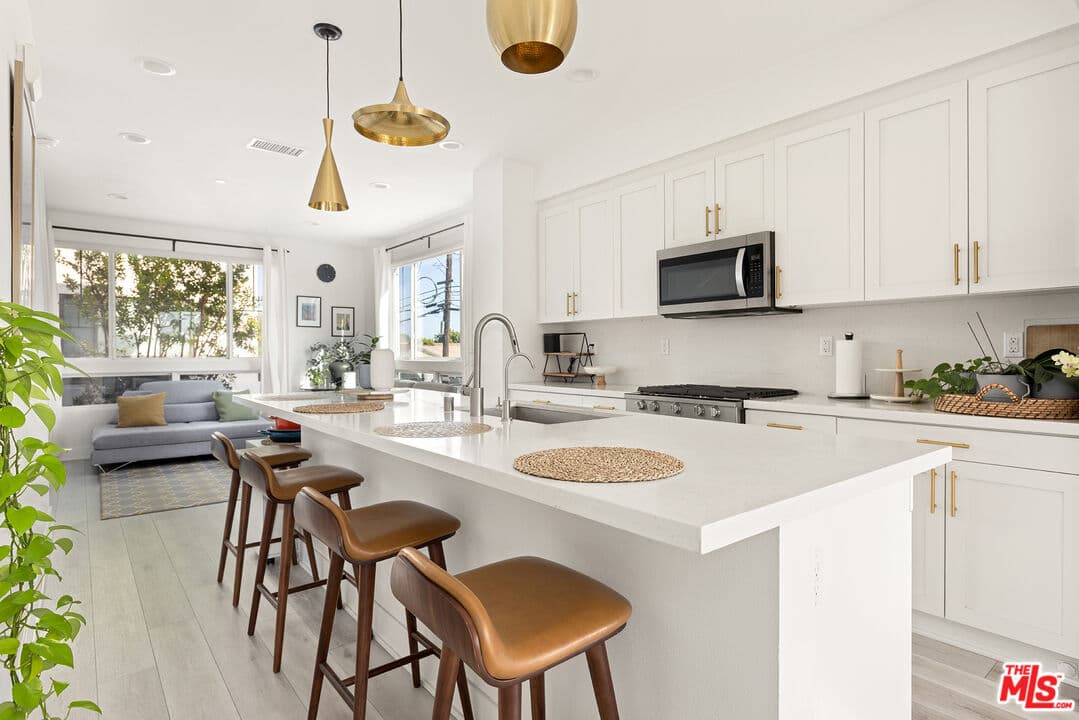 3BR Townhouse in Los Angeles β $4,600/mo