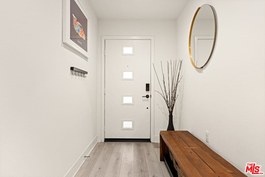 3 bd, 4 ba Townhouse in Los Angeles, CA — $4,600/mo — photo 2