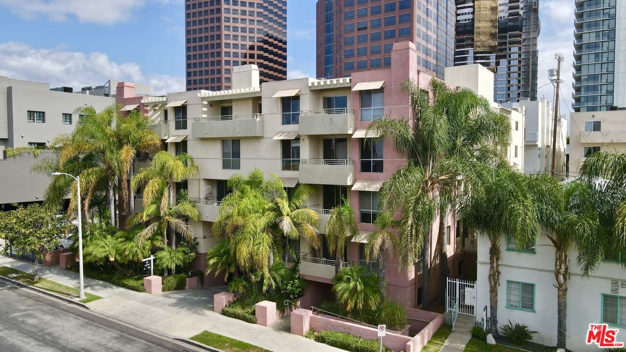 2 bd, 3 ba Condo in Los Angeles, CA — $4,995/mo — photo 1