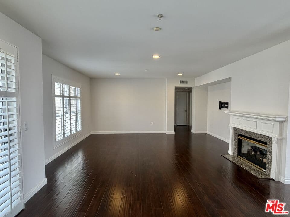 2 bd, 3 ba Condo in Los Angeles, CA — $4,995/mo — photo 2