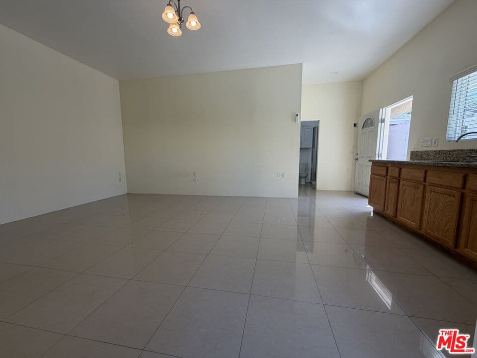 1 bd, 1 ba House in Sherman Oaks, CA — $2,000/mo — photo 2