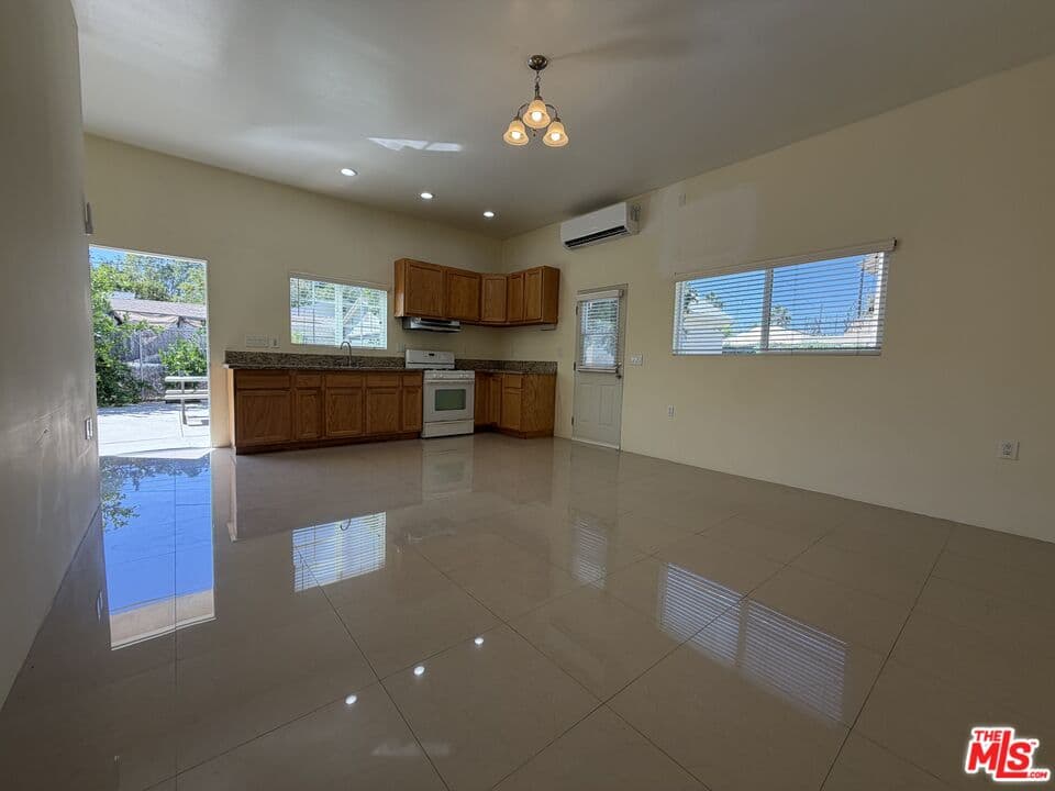 1BR House in Sherman Oaks β $2,000/mo