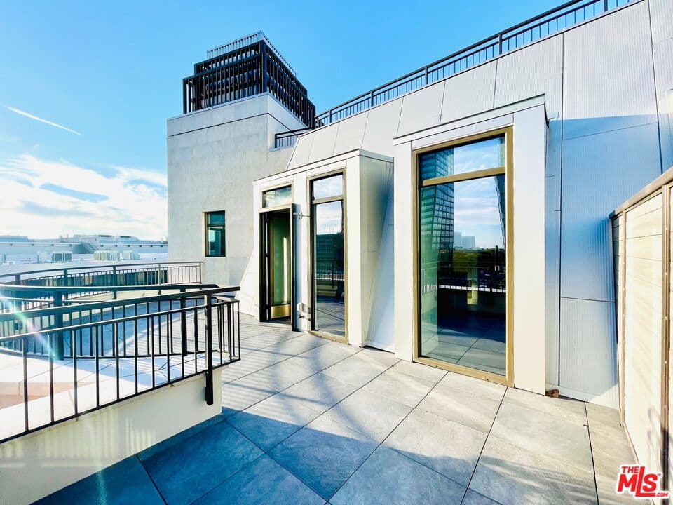 Studio Apartment in Westwood — $3,095/mo