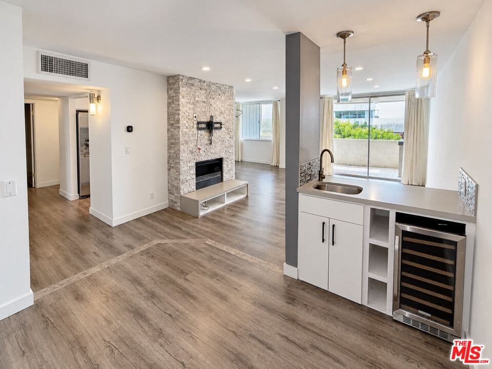 1 bd, 1 ba Condo in West Hollywood, CA — $4,400/mo — photo 2