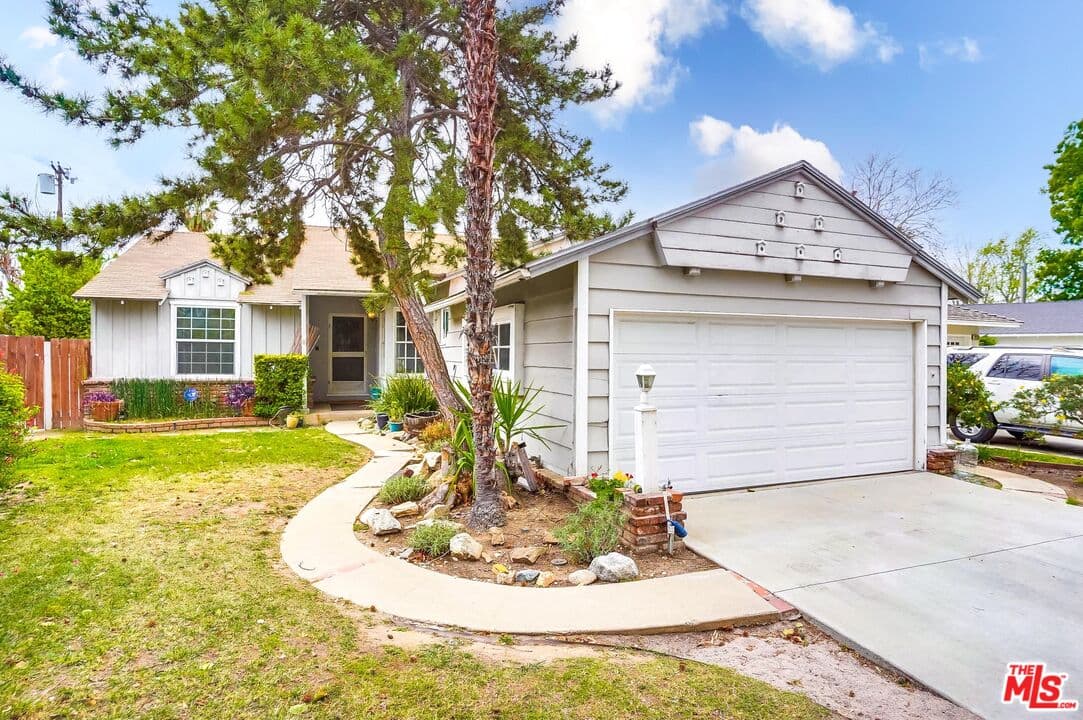 3 bd, 2 ba House in Valley Village, CA — $5,650/mo — photo 1
