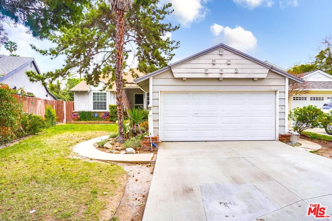 3 bd, 2 ba House in Valley Village, CA — $5,650/mo — photo 2