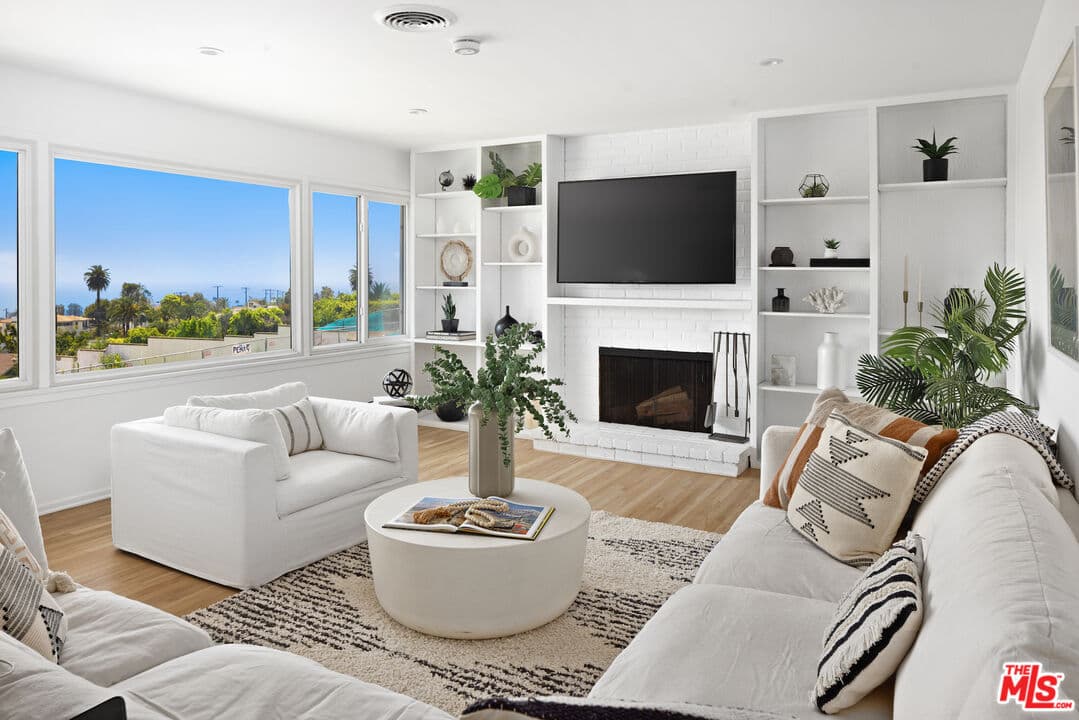 3 bd, 3 ba House in Pacific Palisades, CA — $7,500/mo — photo 2
