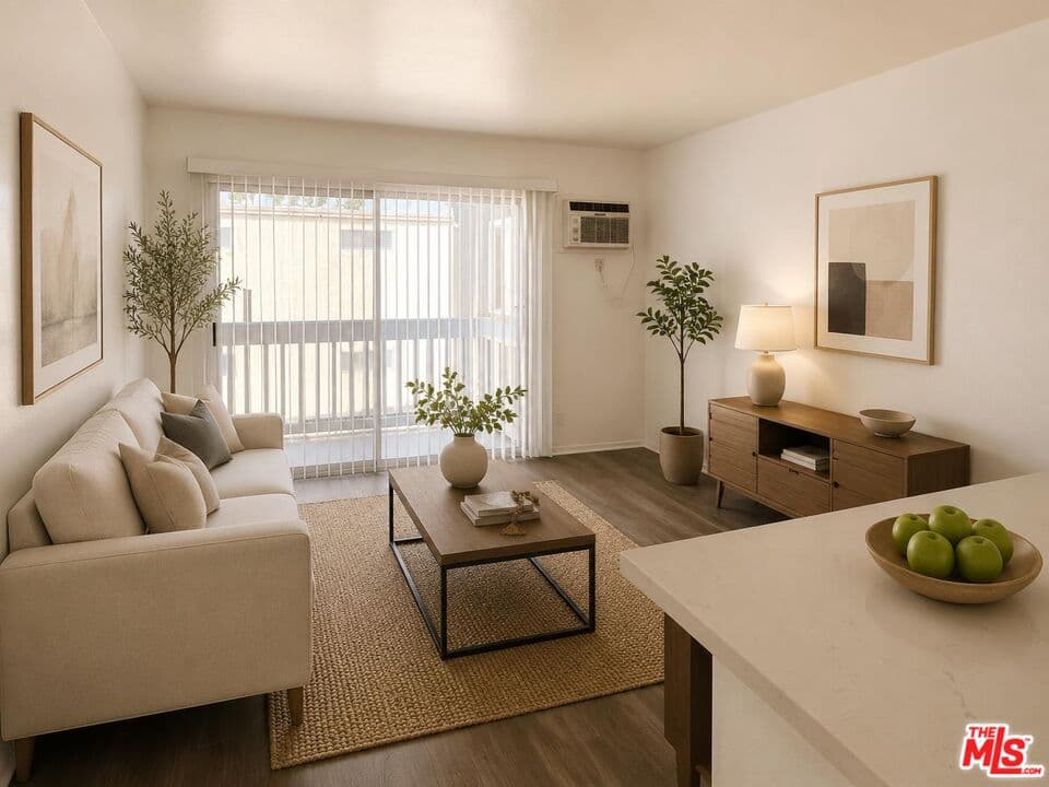 Studio Condo in Los Angeles β $1,395/mo