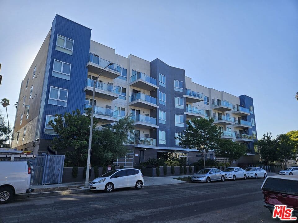 2 bd, 2 ba Condo in Los Angeles, CA — $3,200/mo — photo 1