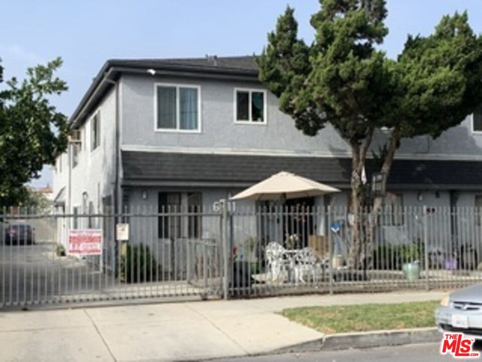 10BR Townhouse in North Hollywood β $2,875/mo
