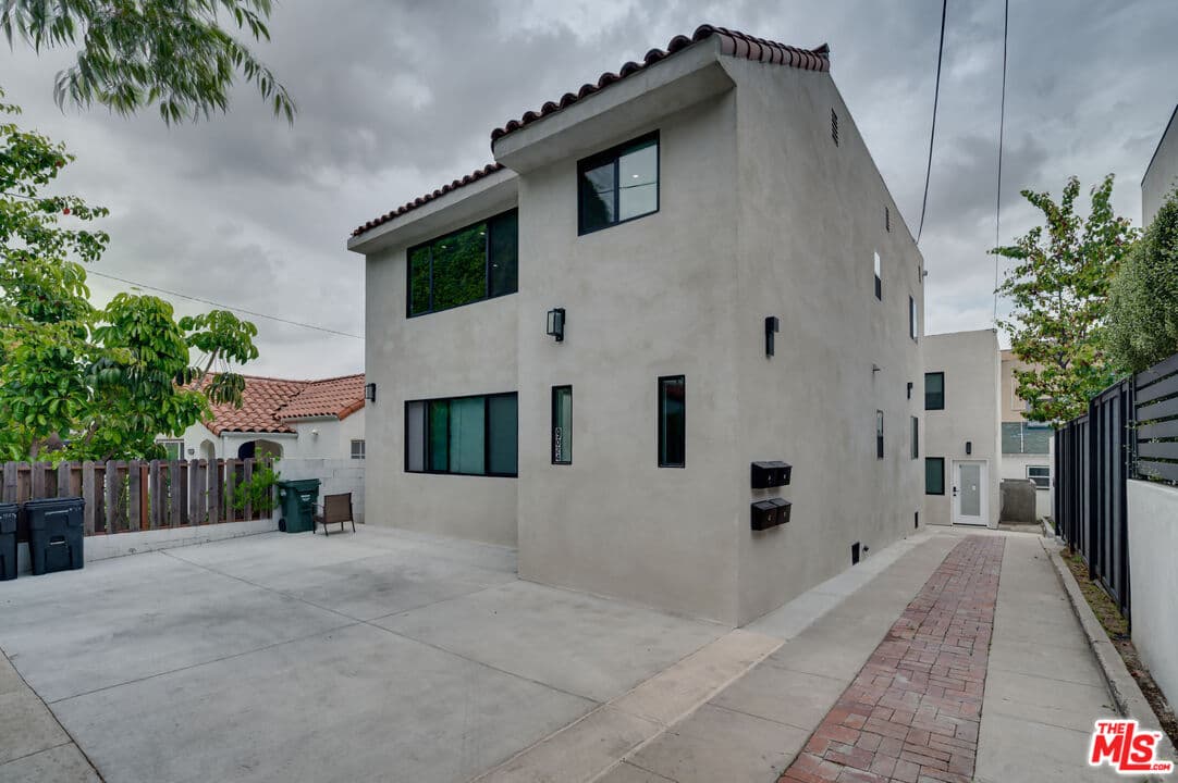 2 bd, 2 ba Townhouse in West Hollywood, CA — $5,250/mo — photo 1