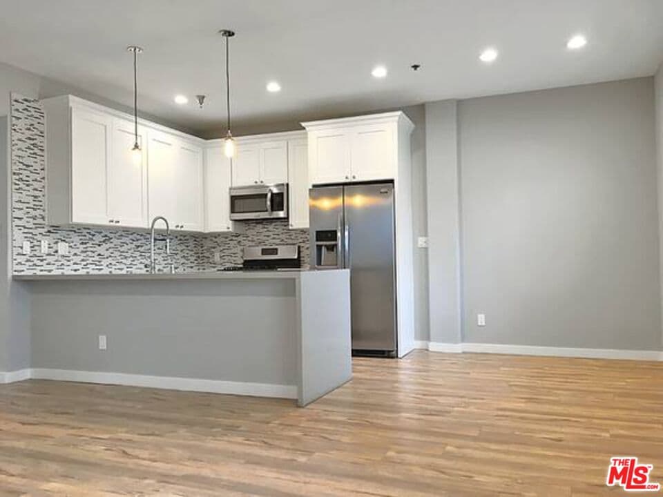 2 bd, 2 ba Apartment in Los Angeles, CA — $3,195/mo — photo 2