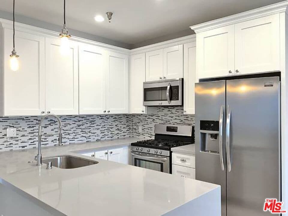 2 bd, 2 ba Apartment in Los Angeles, CA — $3,195/mo — photo 1