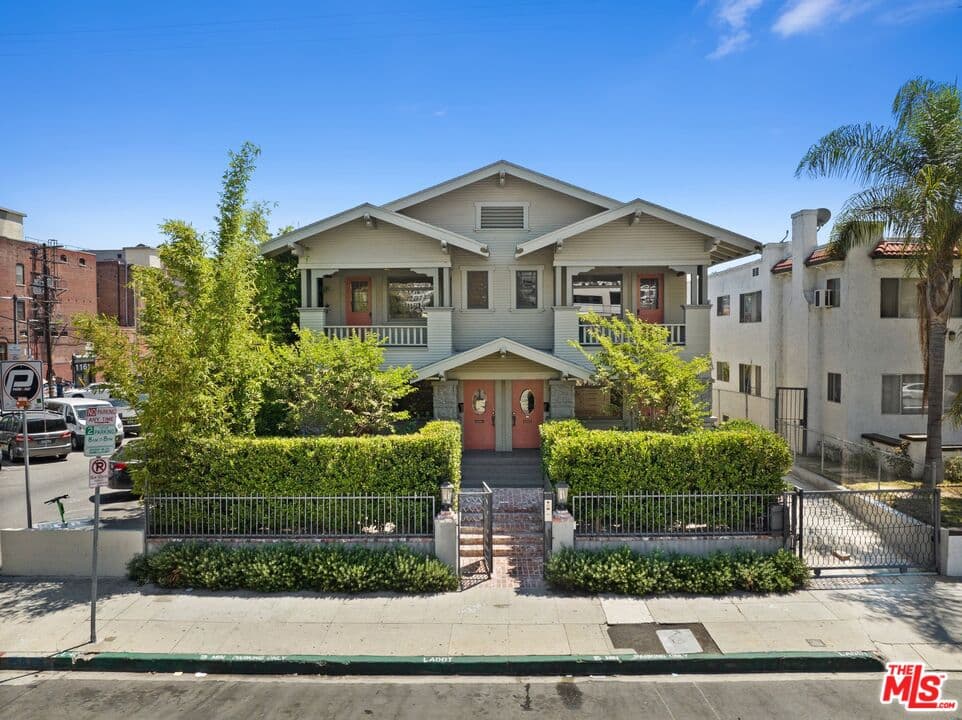 2 bd, 2 ba Condo in Los Angeles, CA — $4,350/mo — photo 1