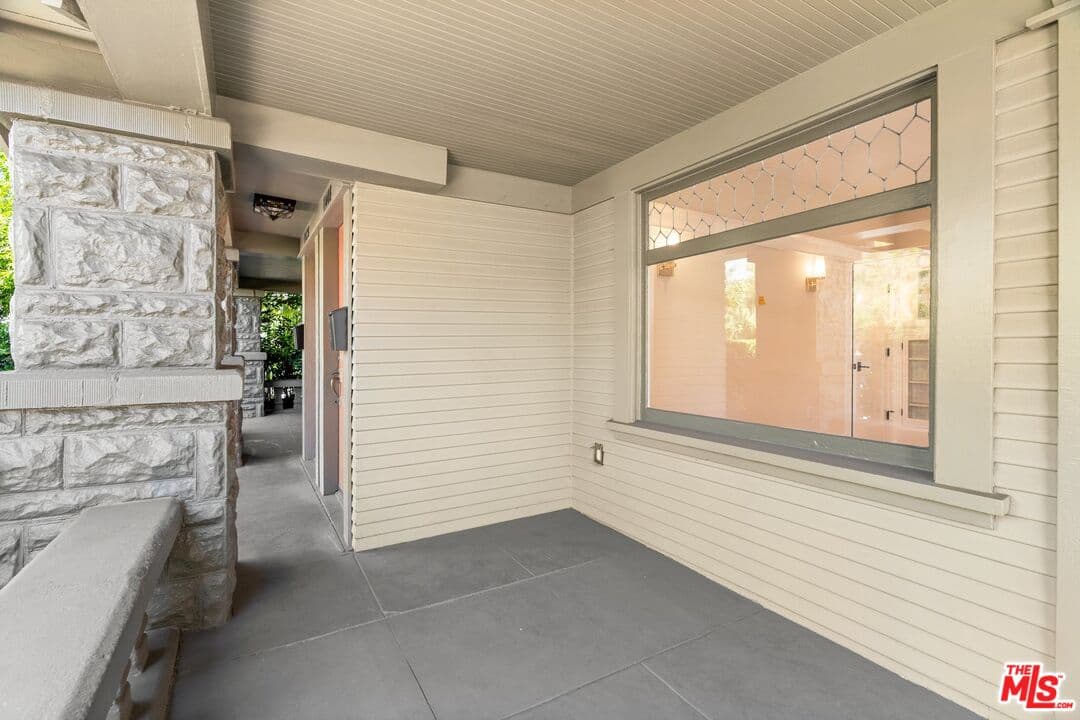 2 bd, 2 ba Condo in Los Angeles, CA — $4,350/mo — photo 2