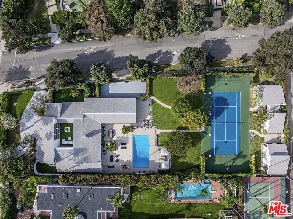 7 bd, 7 ba House in Beverly Hills, CA — $65,000/mo — photo 1