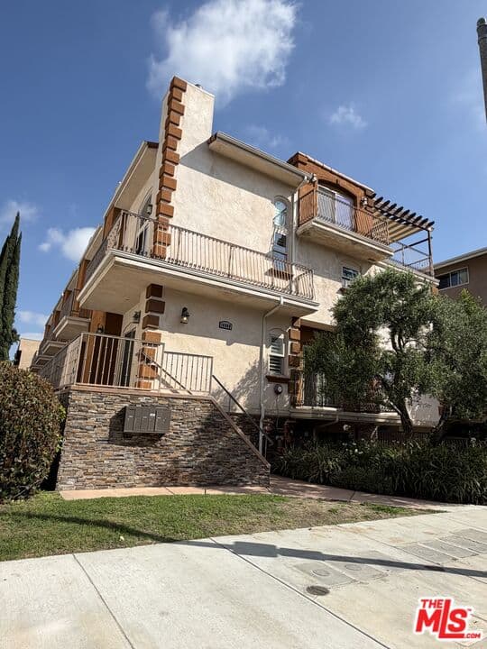 3BR Townhouse in North Hollywood β $4,200/mo