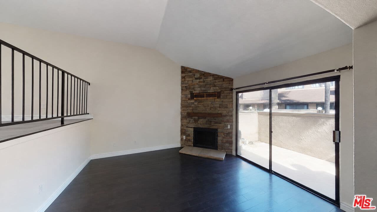 2 bd, 2 ba Townhouse in Panorama City, CA — $2,600/mo — photo 2