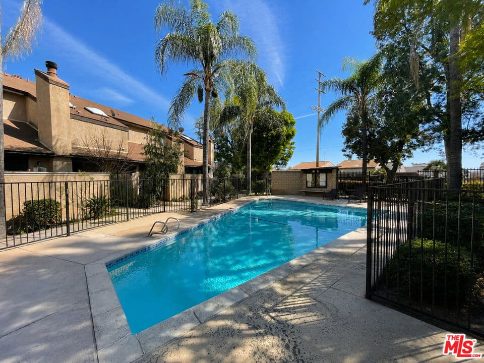 2BR Townhouse in Panorama City — $2,600/mo