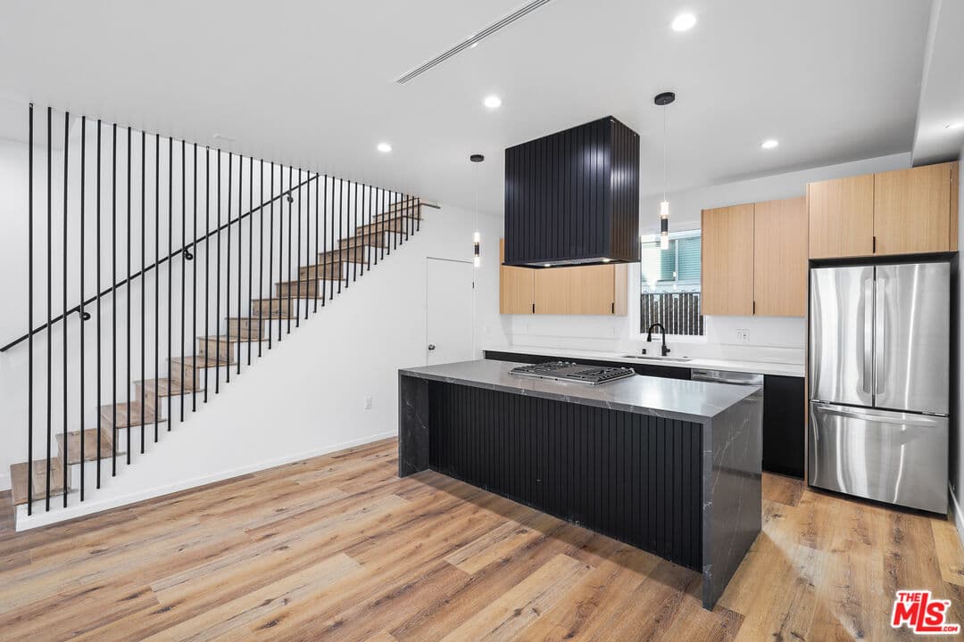 4 bd, 5 ba Townhouse in Los Angeles, CA — $5,800/mo — photo 2