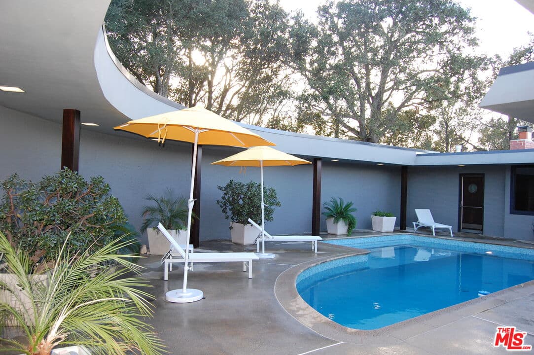 2 bd, 3 ba House in Los Angeles, CA — $15,950/mo — photo 2