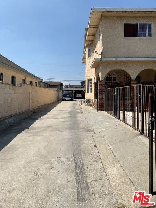 2 bd, 1 ba Townhouse in Los Angeles, CA — $2,250/mo — photo 2
