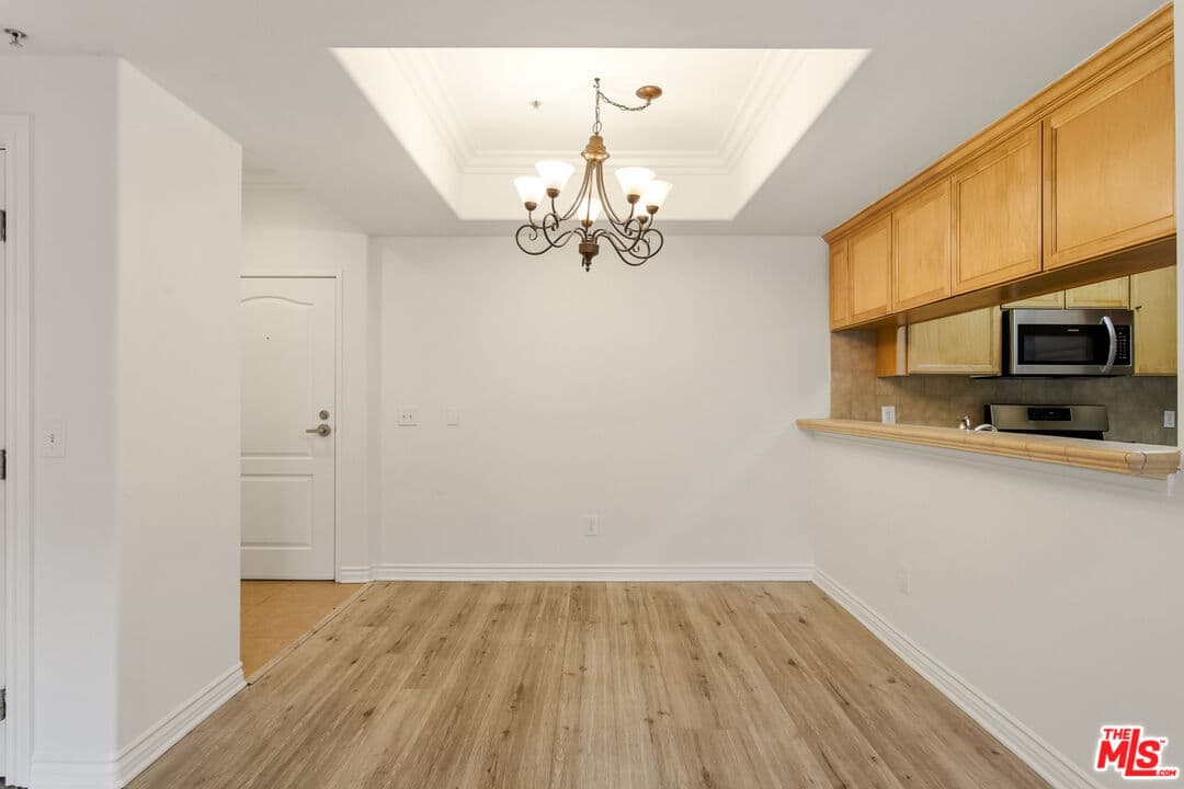 2 bd, 2 ba Townhouse in Los Angeles, CA — $3,350/mo — photo 2