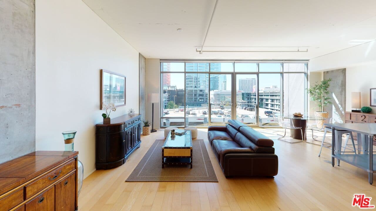 1 bd, 1 ba Condo in Los Angeles, CA — $2,900/mo — photo 2