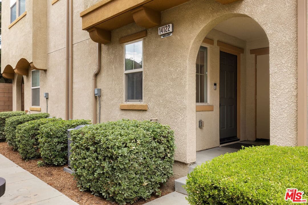 3 bd, 3 ba Townhouse in Van Nuys, CA — $3,500/mo — photo 2