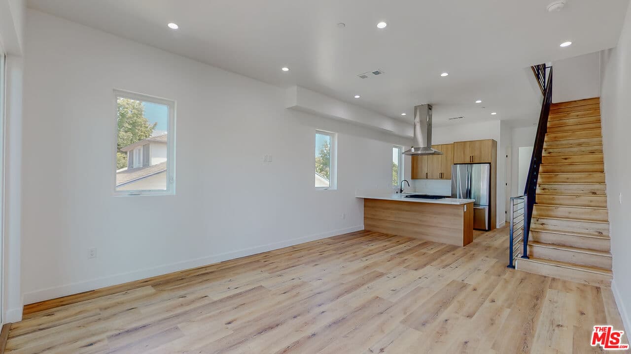 4 bd, 4 ba Townhouse in Los Angeles, CA — $5,041/mo — photo 1