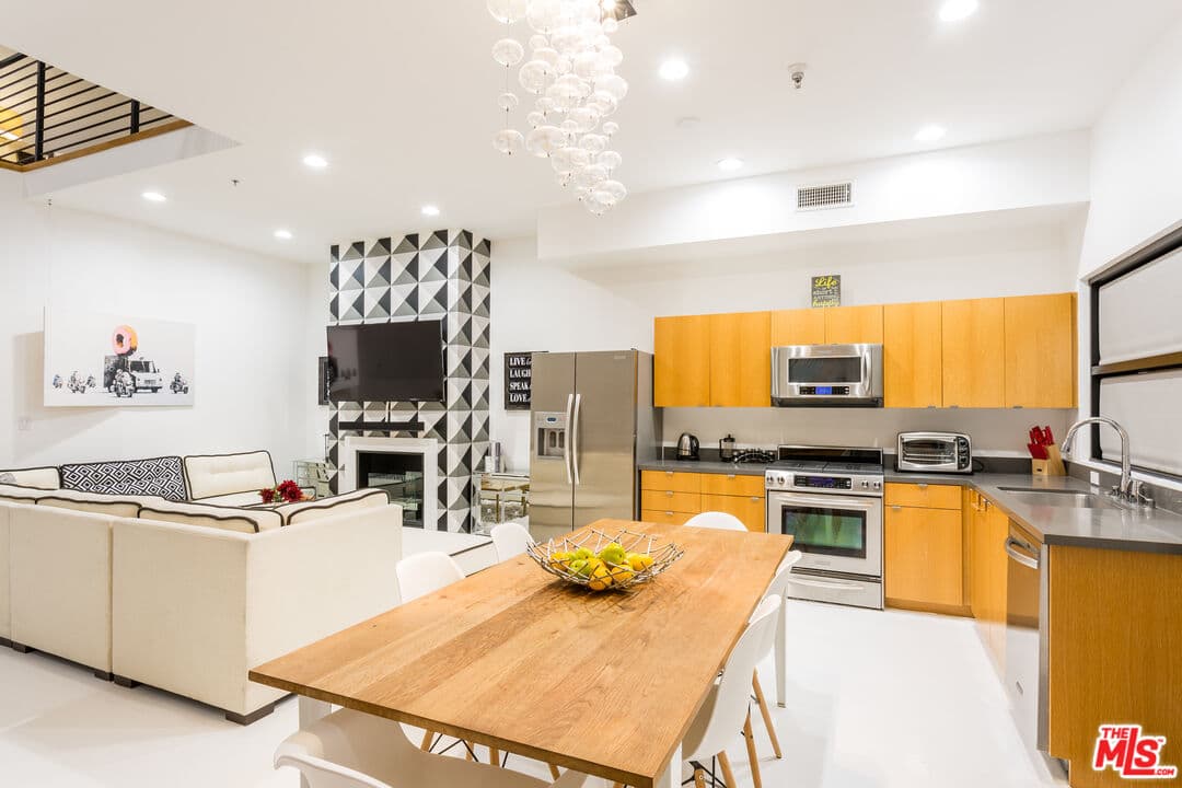 2 bd, 3 ba Condo in Venice, CA — $7,999/mo — photo 1