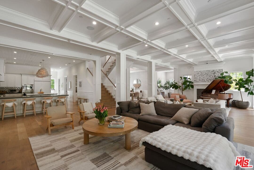 5 bd, 9 ba House in Los Angeles, CA — $50,000/mo — photo 2
