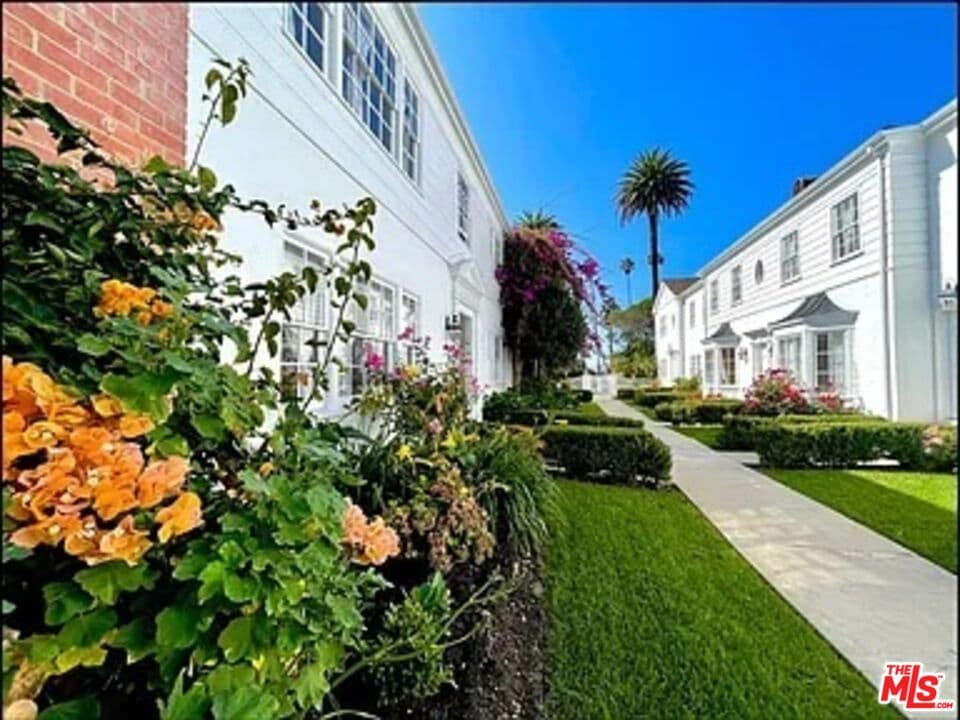2 bd, 1 ba Apartment in Santa Monica, CA — $9,000/mo — photo 2