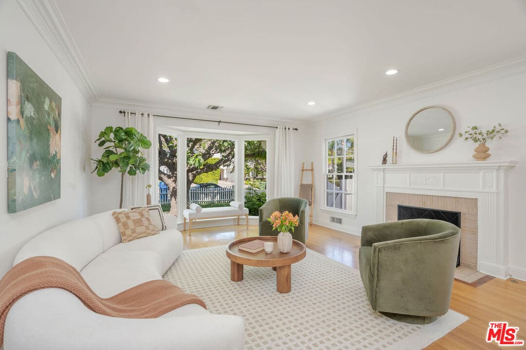 5 bd, 4 ba House in Sherman Oaks, CA — $9,499/mo — photo 2