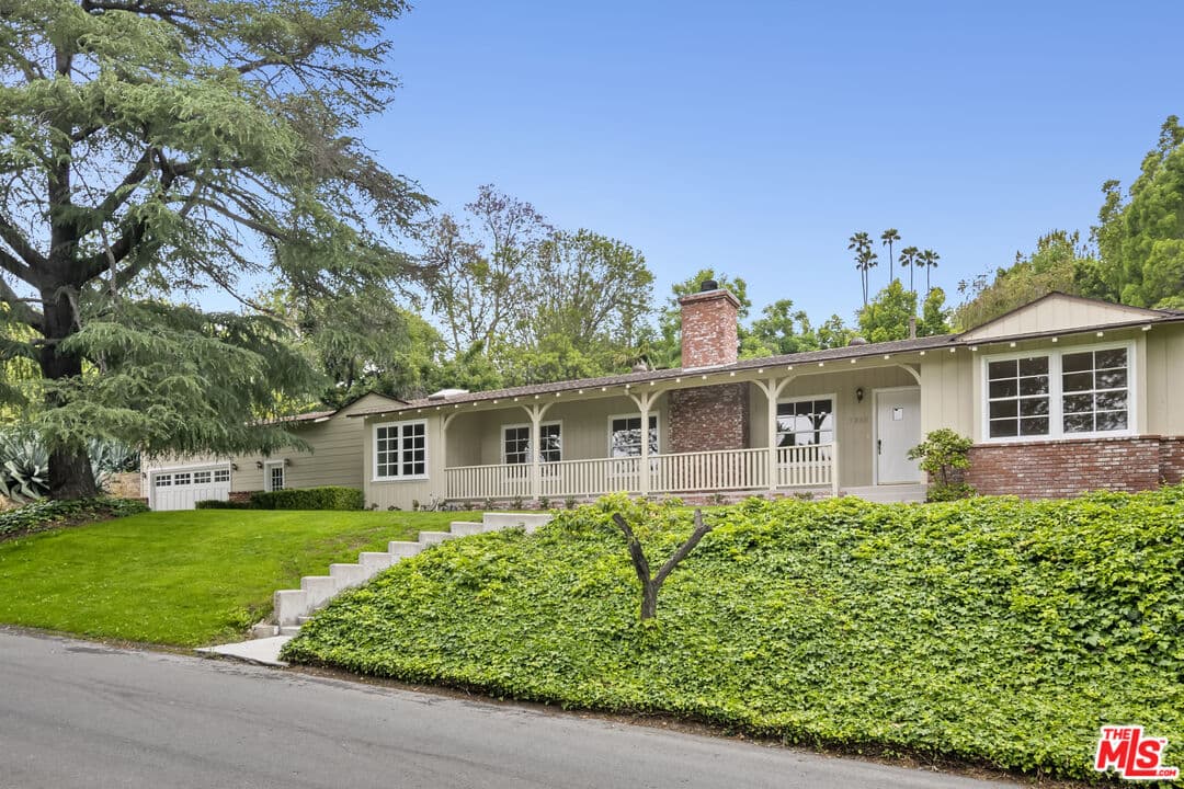 4 bd, 3 ba House in Encino, CA — $8,000/mo — photo 2