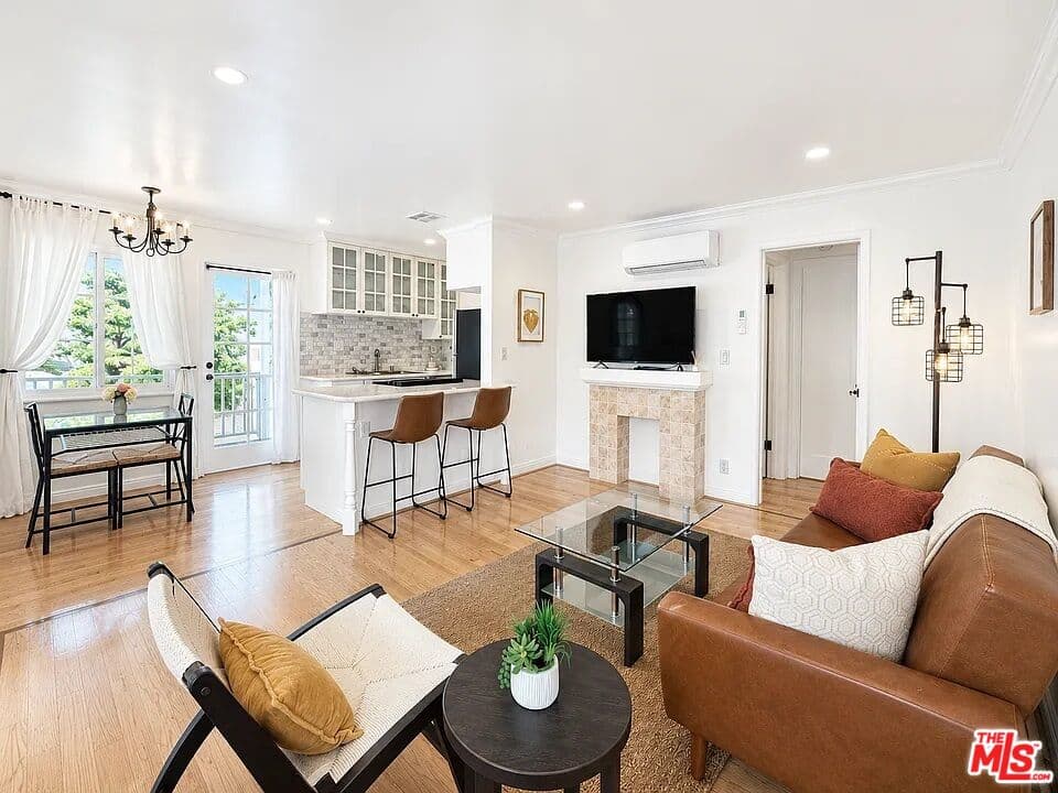 1BR Townhouse in Santa Monica β $3,800/mo