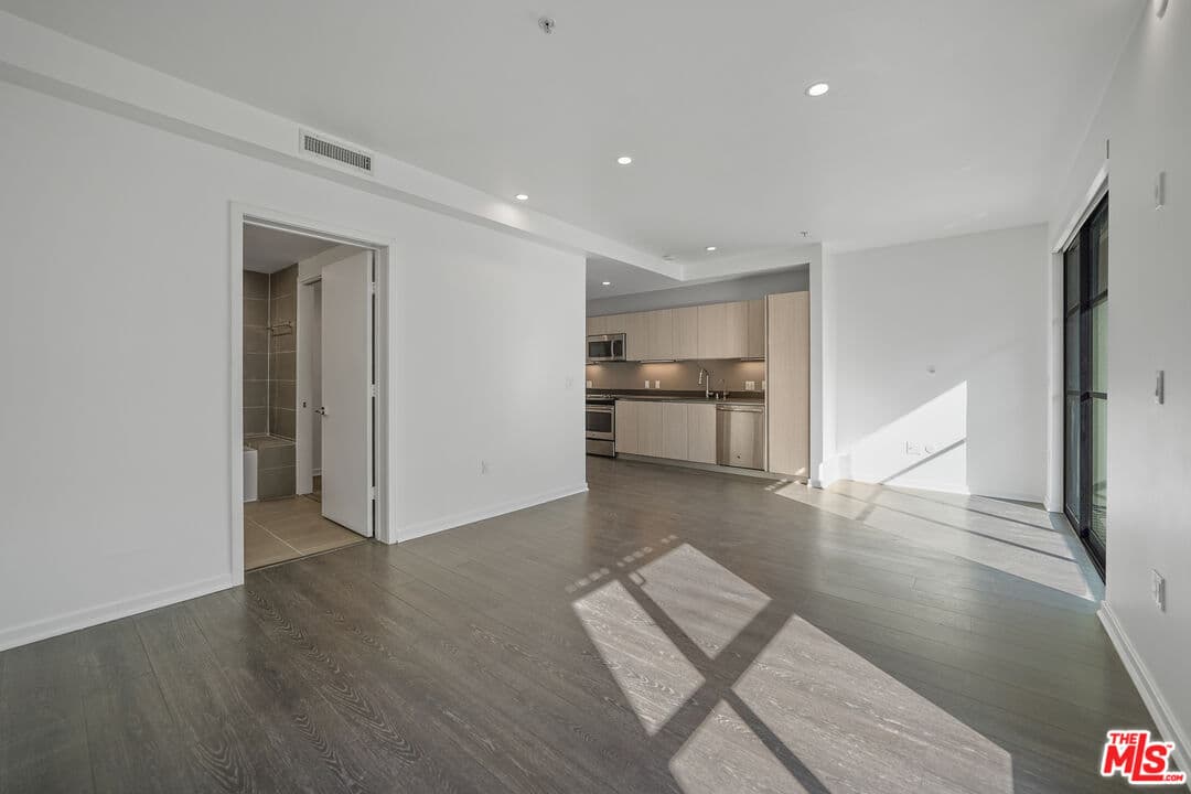 Studio, 1 ba Townhouse in Los Angeles, CA — $1,964/mo — photo 1