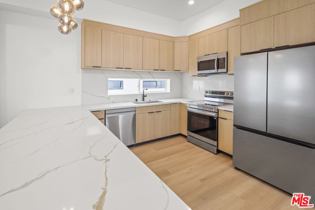 4 bd, 4 ba Townhouse in North Hollywood, CA — $5,500/mo — photo 2