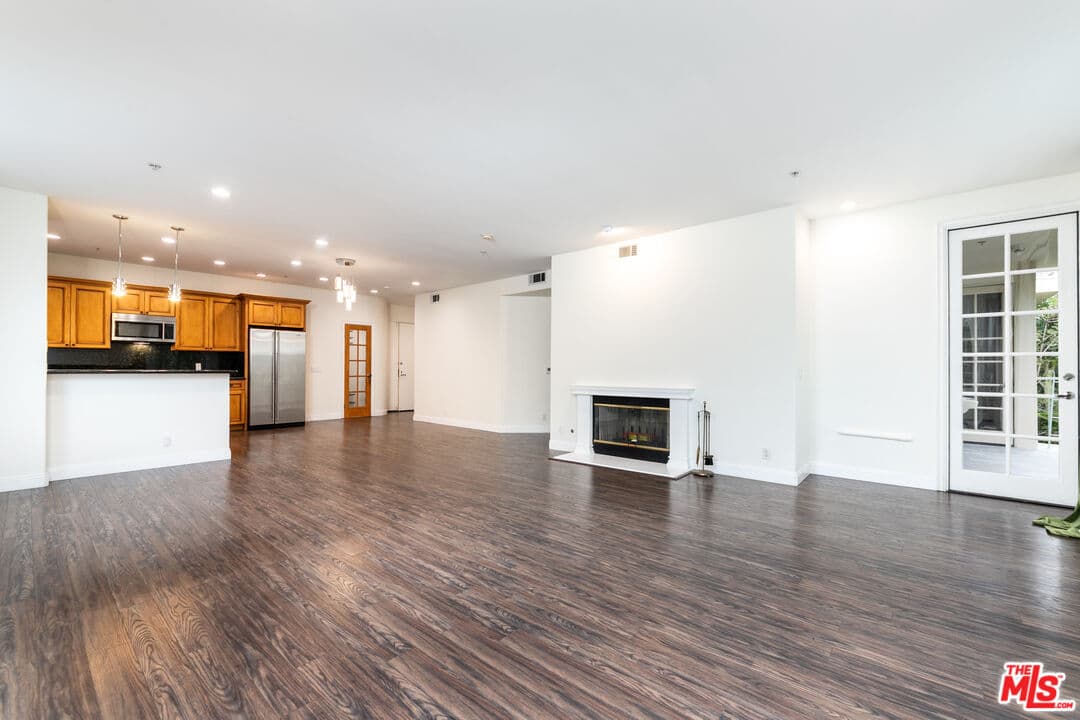 2 bd, 3 ba Condo in Beverly Hills, CA — $5,500/mo — photo 1