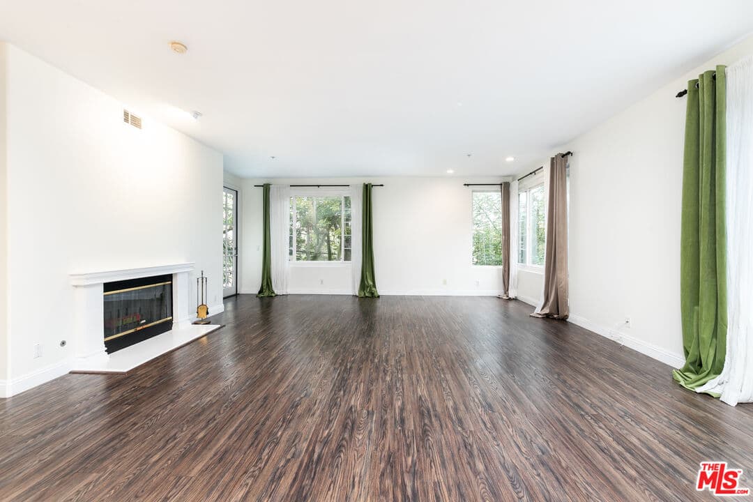 2 bd, 3 ba Condo in Beverly Hills, CA — $5,500/mo — photo 2