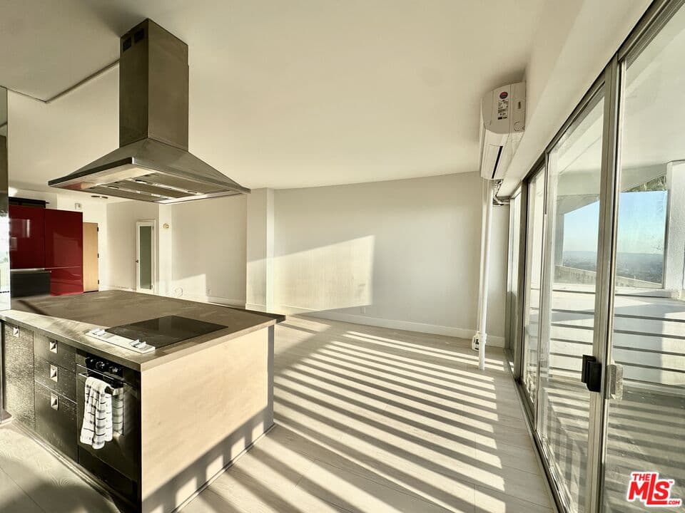Studio, 1 ba Condo in West Hollywood, CA — $4,250/mo — photo 2