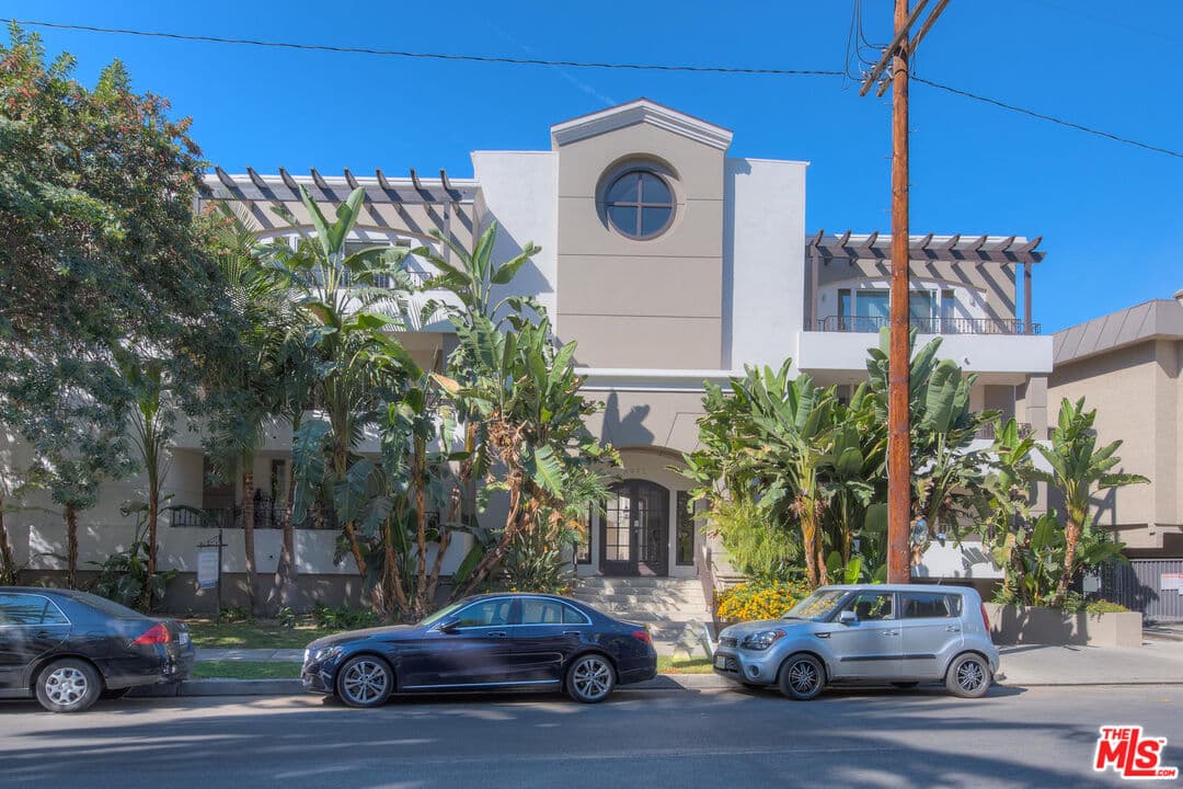 2 bd, 2 ba Condo in Sherman Oaks, CA — $2,950/mo — photo 1