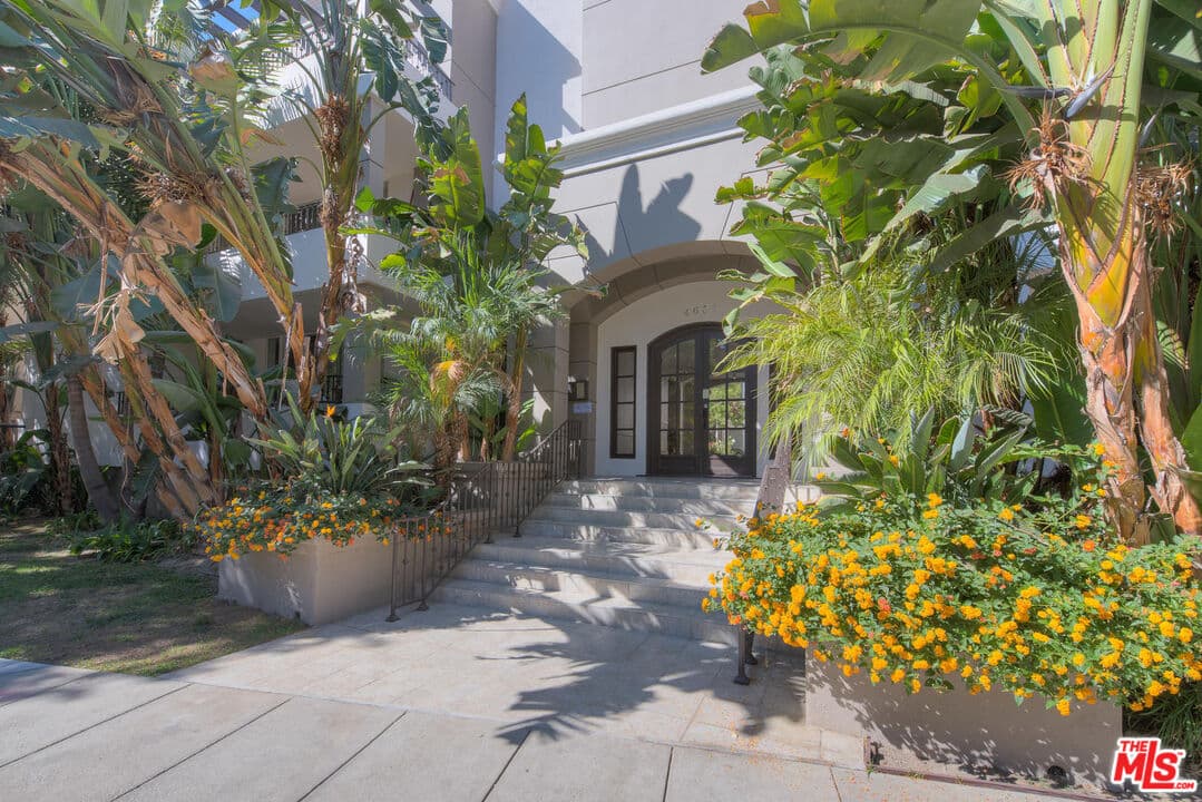 2 bd, 2 ba Condo in Sherman Oaks, CA — $2,950/mo — photo 2
