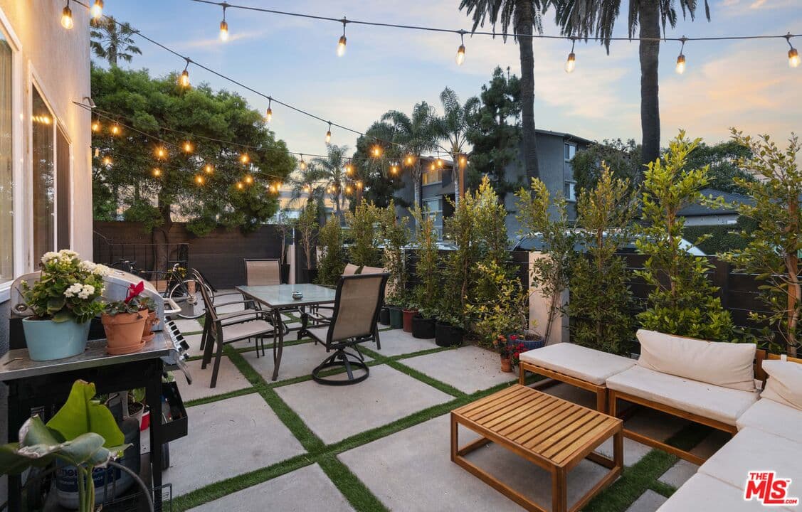 3 bd, 1 ba Townhouse in Venice, CA — $4,555/mo — photo 2
