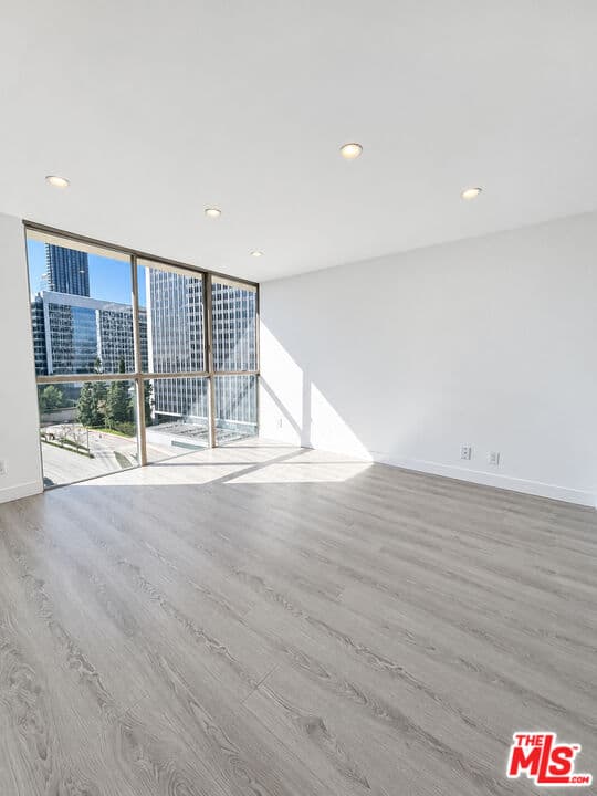 2 bd, 2 ba Condo in Los Angeles, CA — $6,100/mo — photo 2