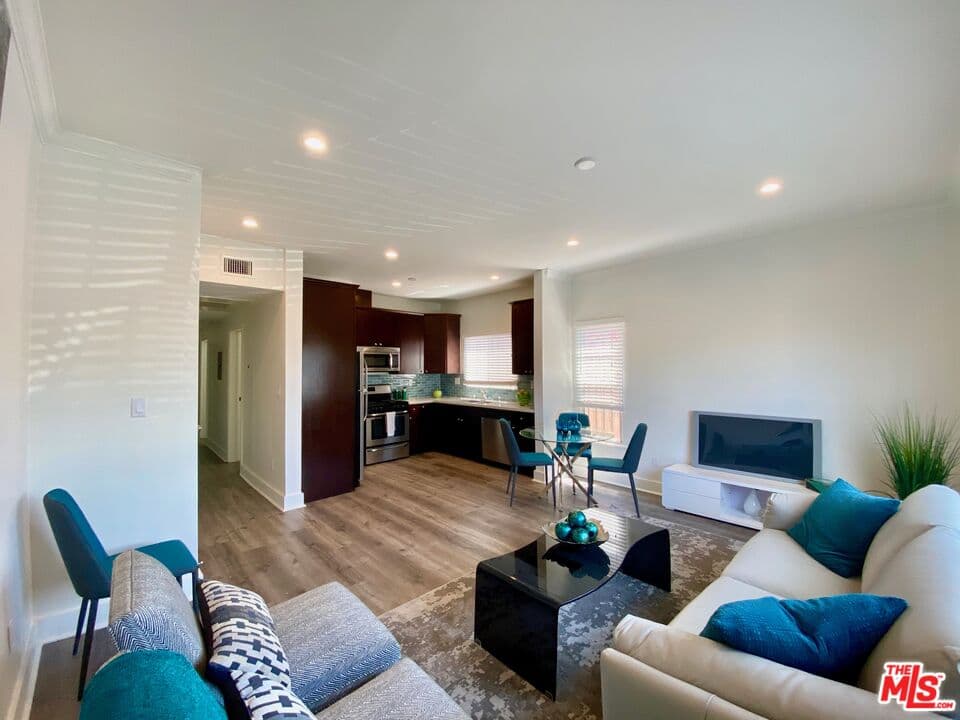 2 bd, 2 ba Apartment in Los Angeles, CA — $2,995/mo — photo 2