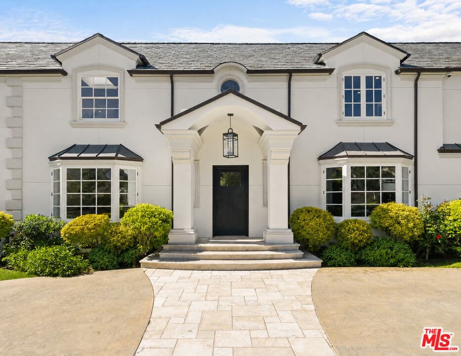 7 bd, 8 ba House in Pacific Palisades, CA — $60,000/mo — photo 2