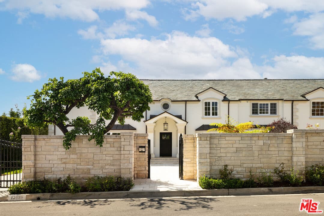 7BR House in Pacific Palisades β $60,000/mo
